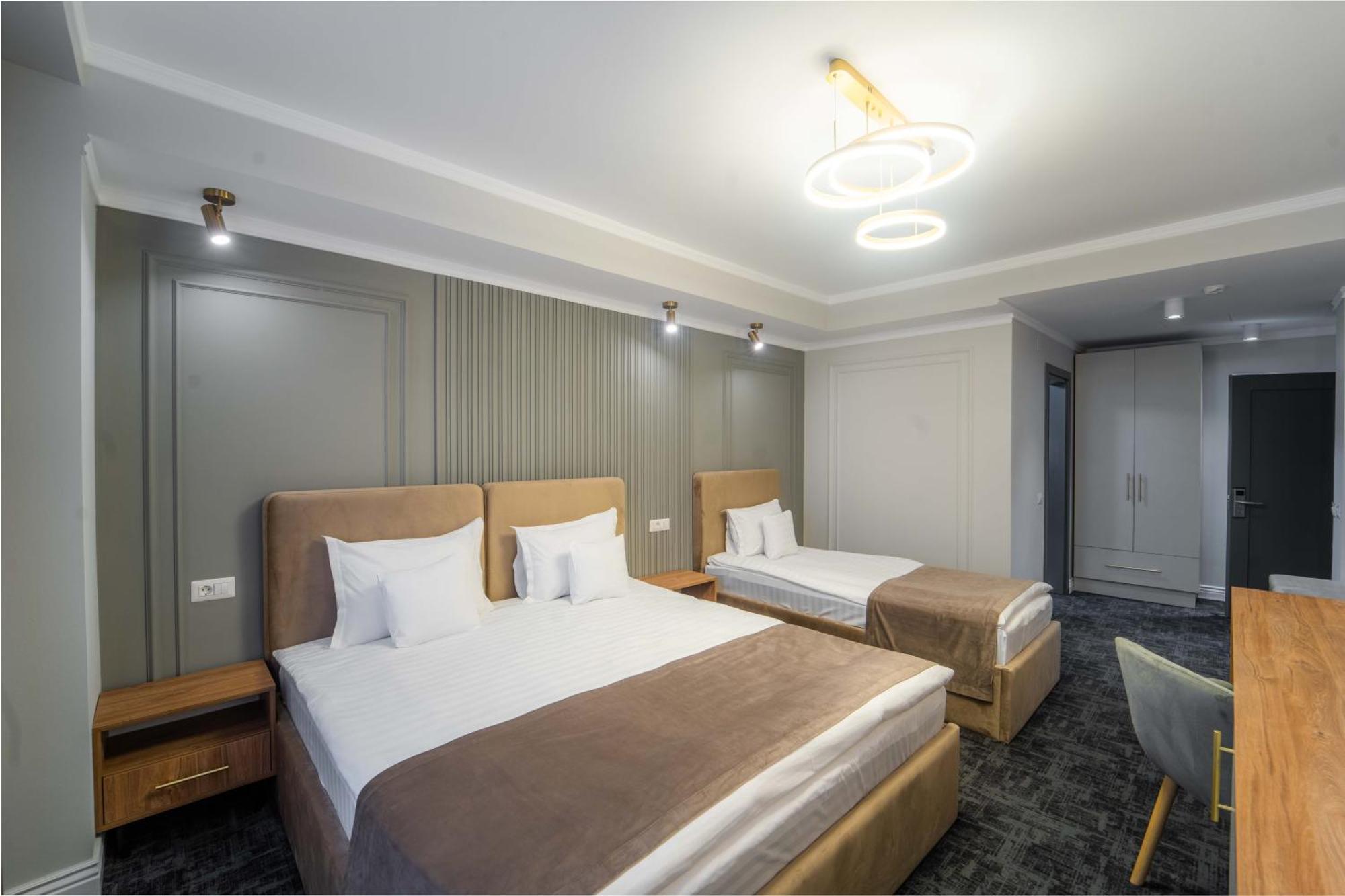 Hotel Zamca Suceava Exterior foto