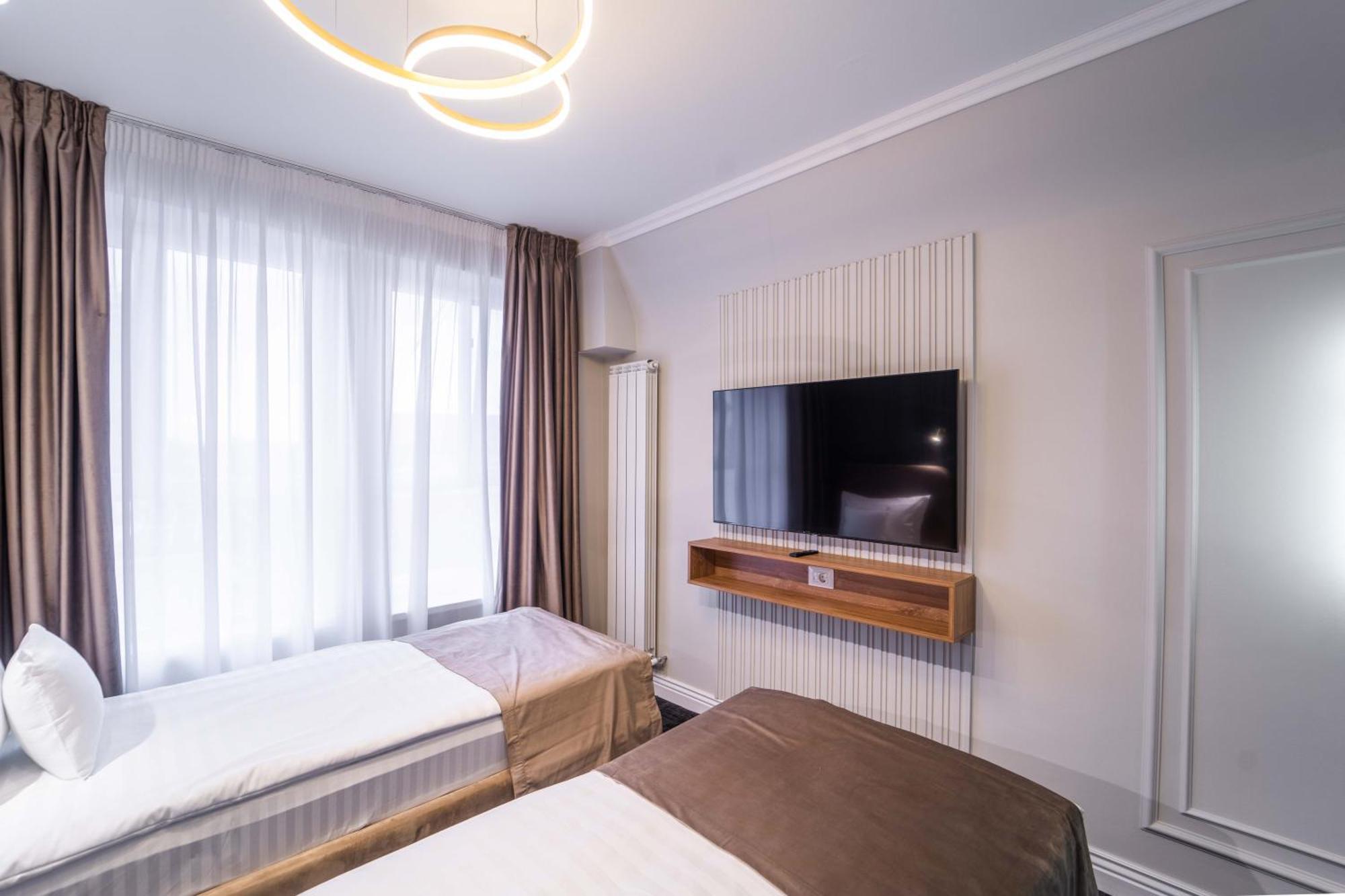 Hotel Zamca Suceava Exterior foto
