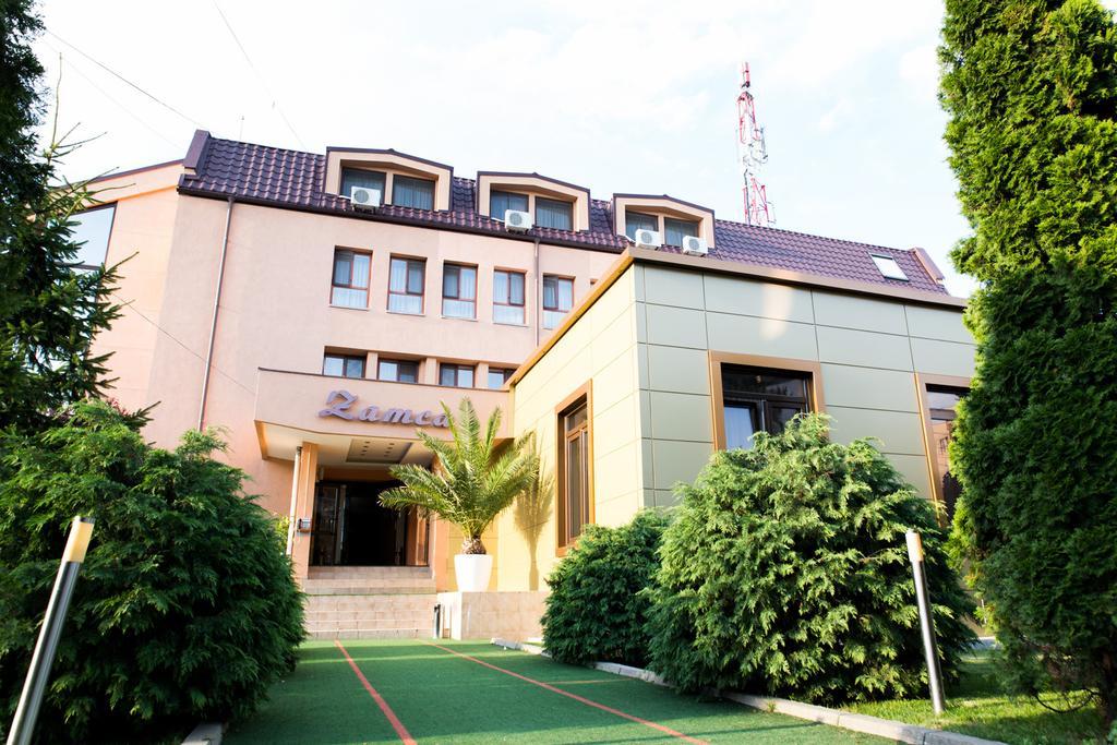 Hotel Zamca Suceava Exterior foto