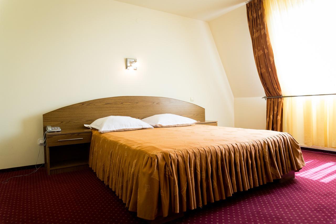 Hotel Zamca Suceava Exterior foto
